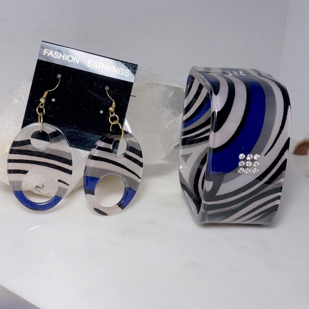 Merle Norman Resin Jewelry Set–Bold Abstract Bracelet & Earrings NWT